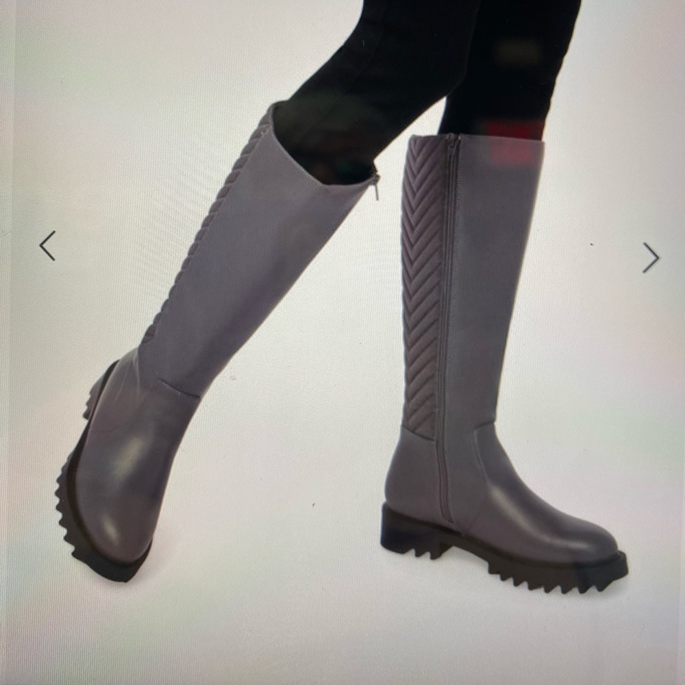 Boots 8.5 never worn no box smoke free home